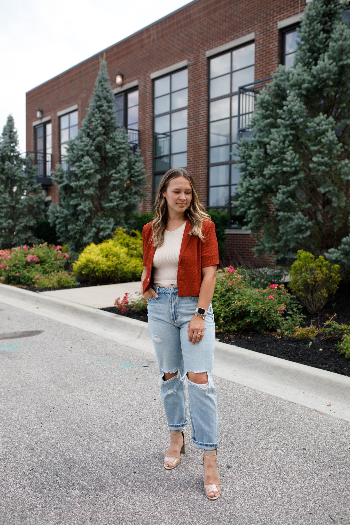 How to Style Jeans for Summer