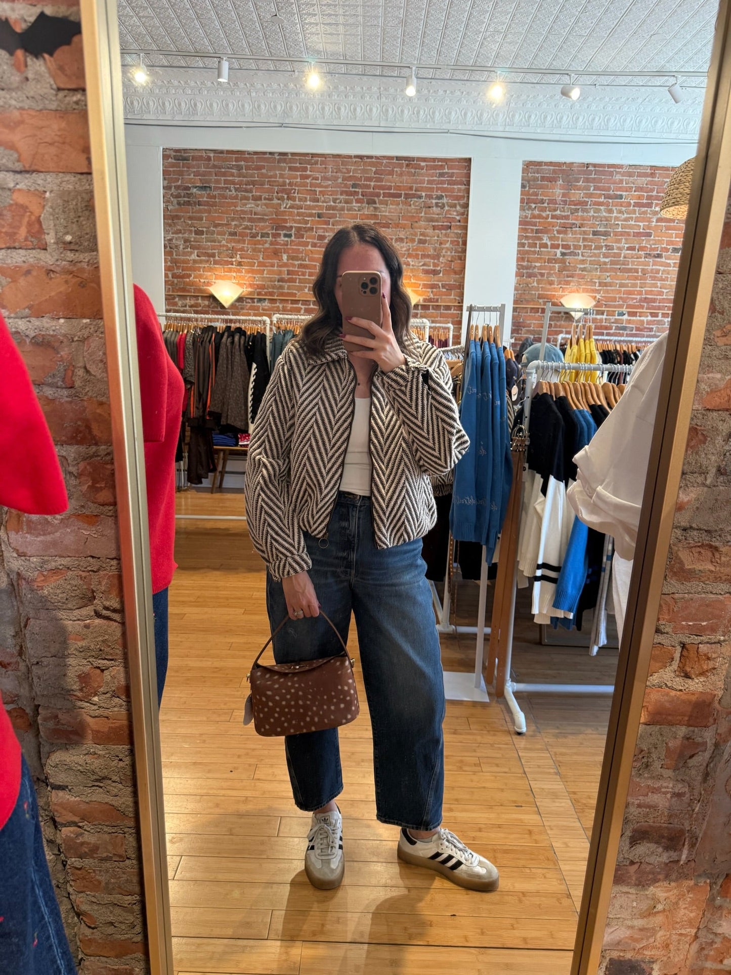 How to Style Barrel Jeans: Easy Outfit Ideas for Everyday