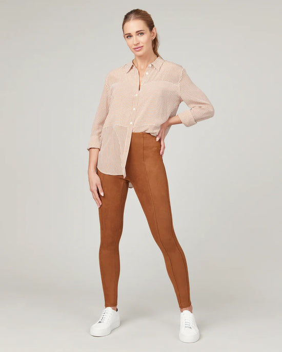 15 Best Tips on How to Wear Suede Pants for Women - FMag.com | Outfits with  leggings, Suede pants, Fashion pants