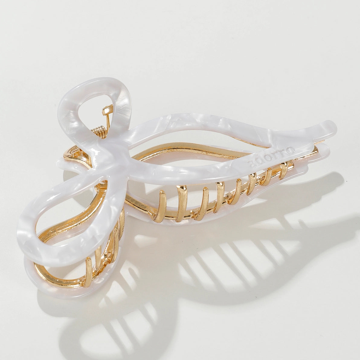 Sabrina Coastal Ribbon Metal Bow Claw Clip