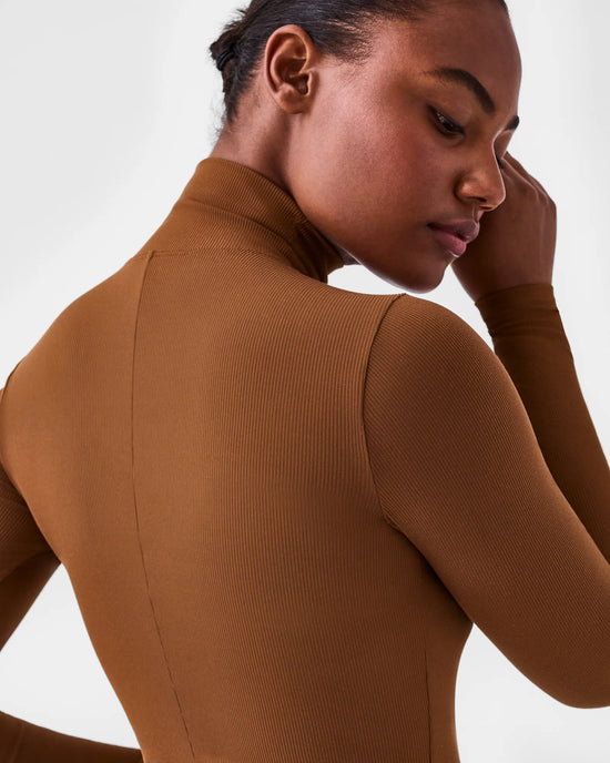 SPANX Suit Yourself Long Sleeve Turtleneck Bodysuit – Ferne Boutique