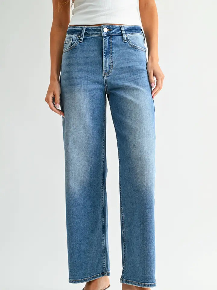 Maggie Vintage Straight Jeans in Medium Denim