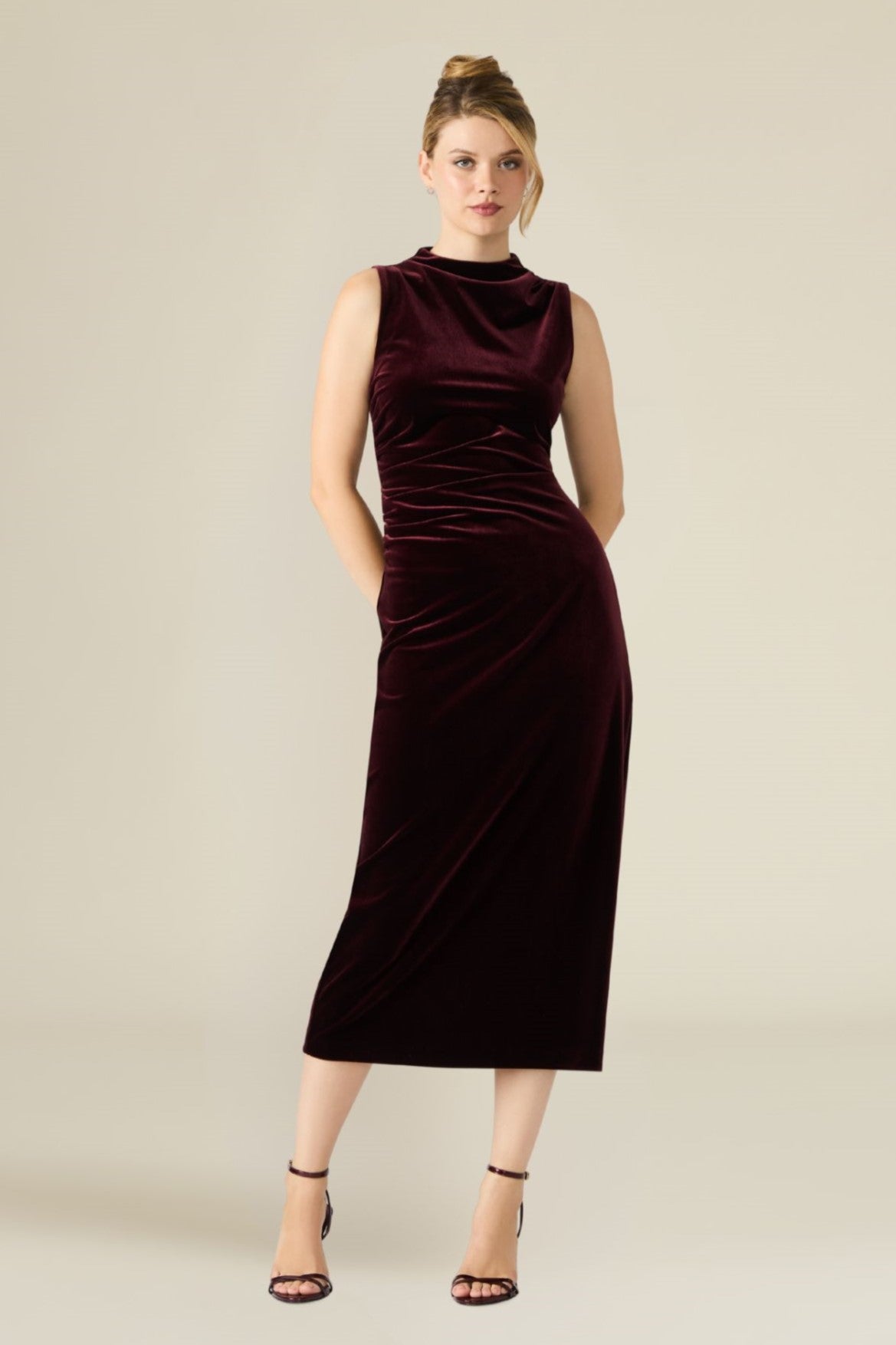 Mo Velvet Dress in Wine