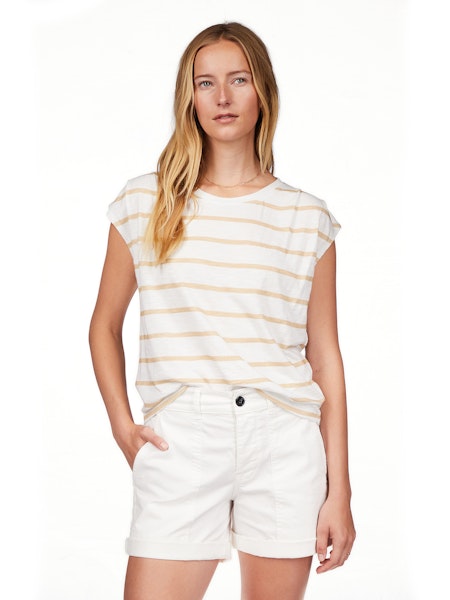 Pleated Muscle Tee Sandstone and White