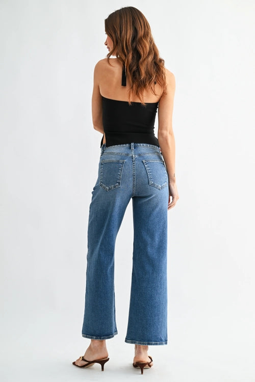 Refined Wide Leg Jeans in Medium Wash
