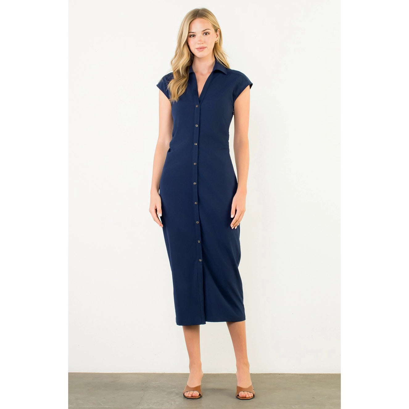 Cap Sleeve Ruched Midi Dress Navy – Ferne Boutique - Main Image