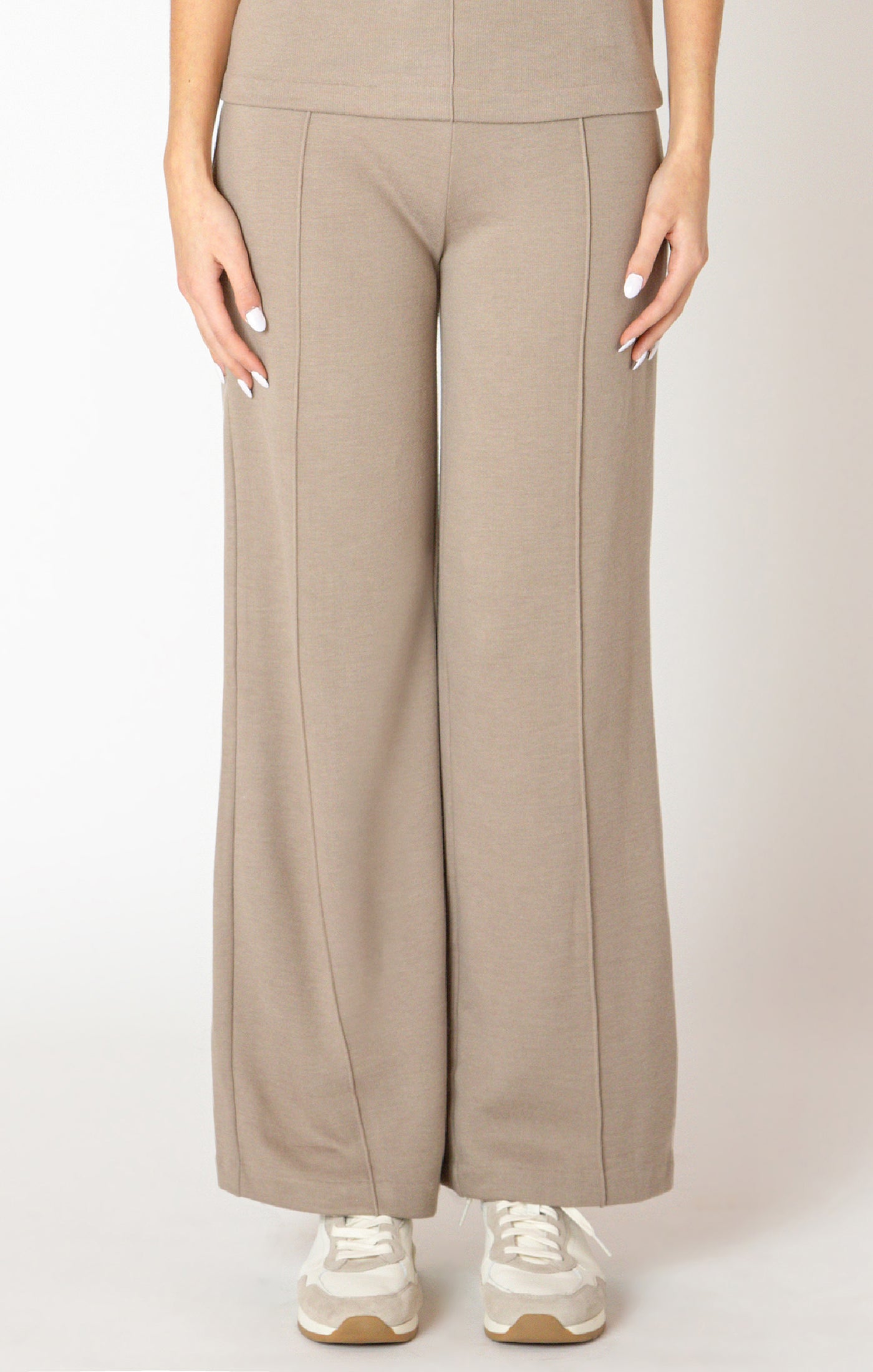 Wide Leg Seam Detail pants